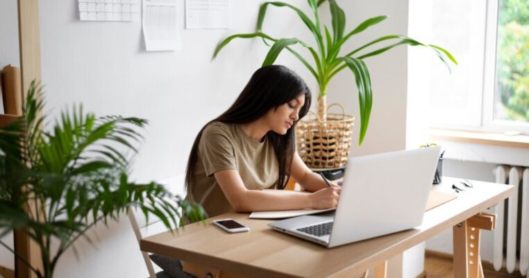 Apa itu hybrid working